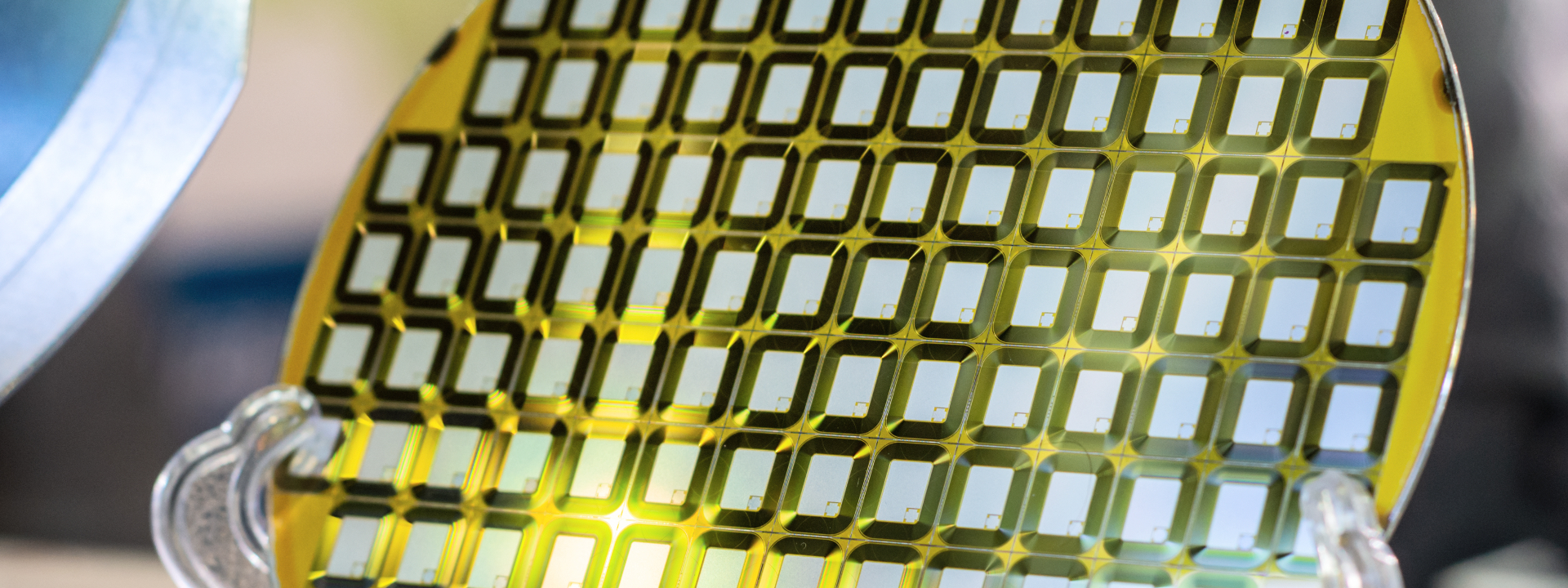 半導体メーカーの生産システム保守・運用